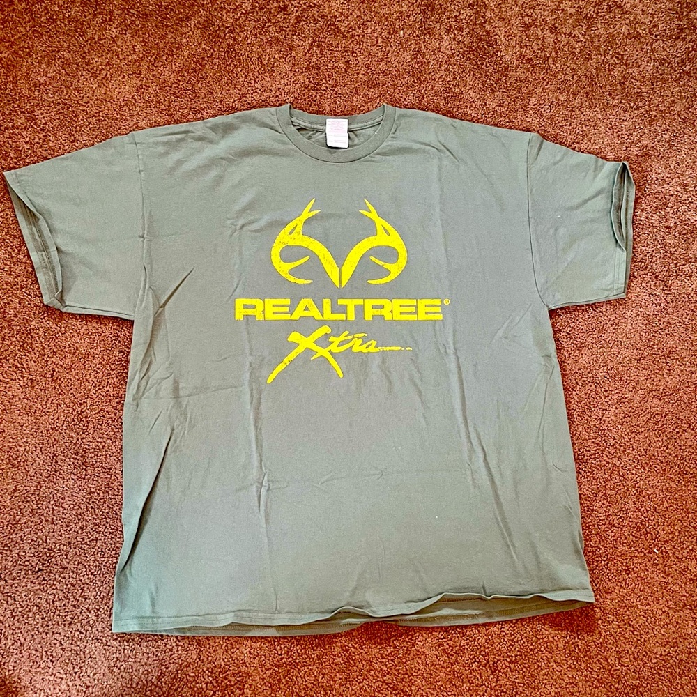 Gildan Men’s Tee with Realtree graphics NWOT size XXL